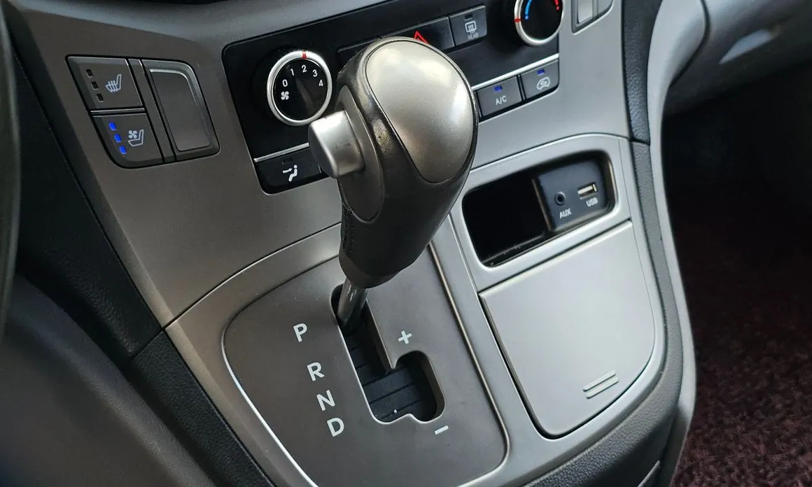 Hyundai Starex