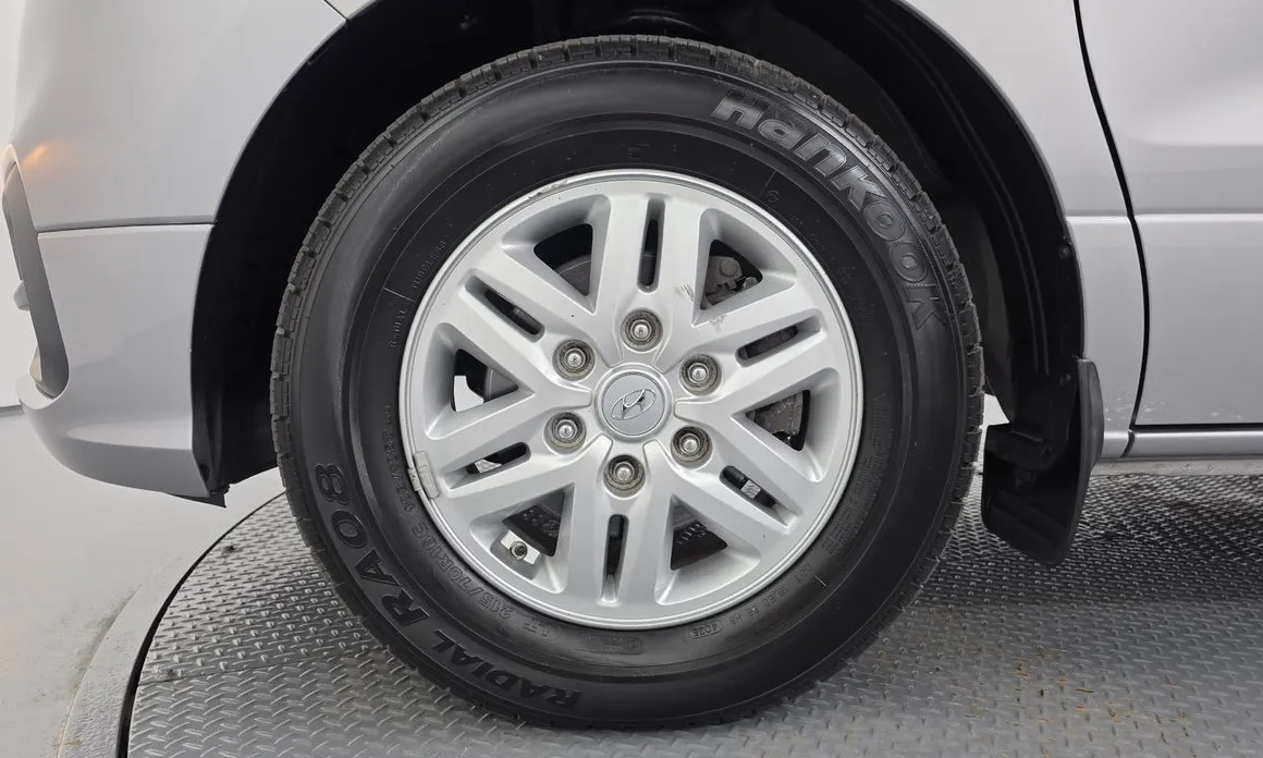 Hyundai Starex