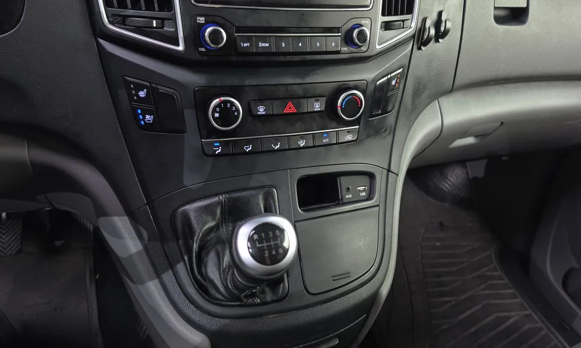 Hyundai Starex