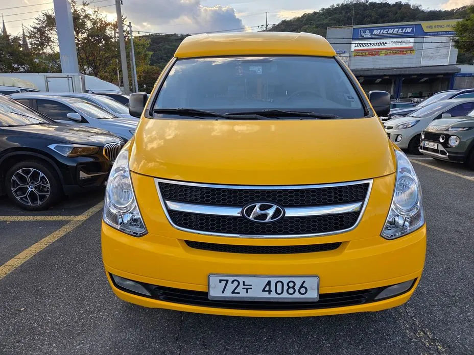 Hyundai Starex
