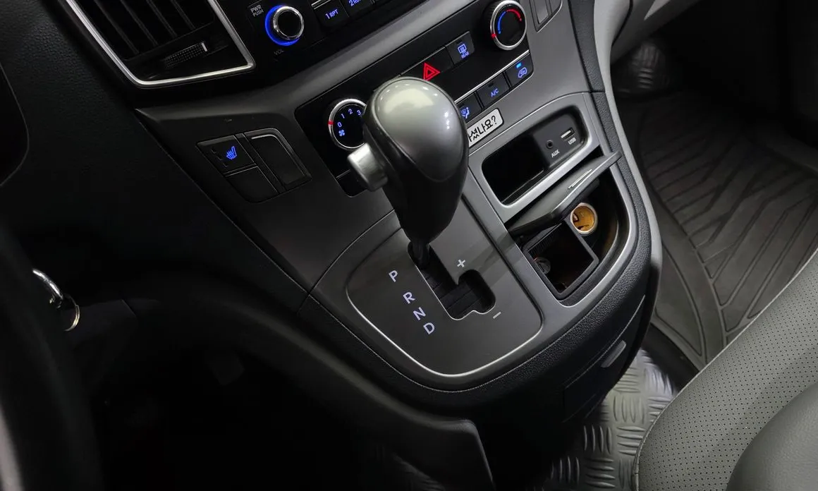Hyundai Starex