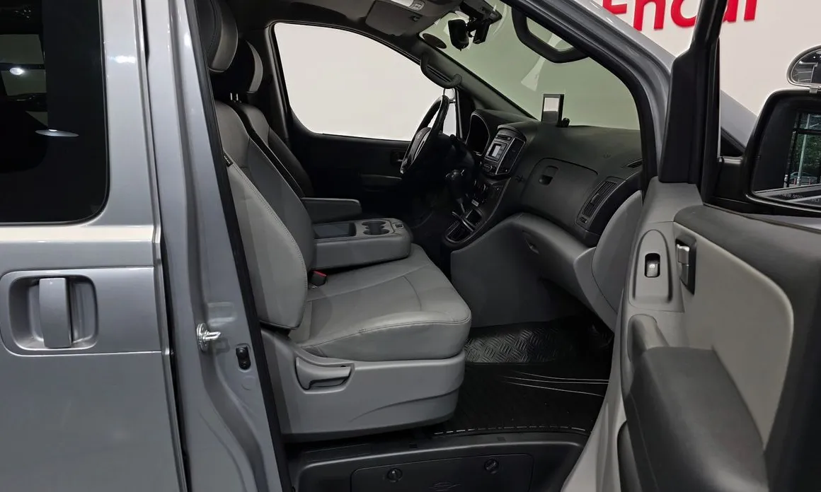 Hyundai Starex