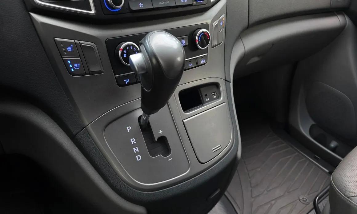 Hyundai Starex