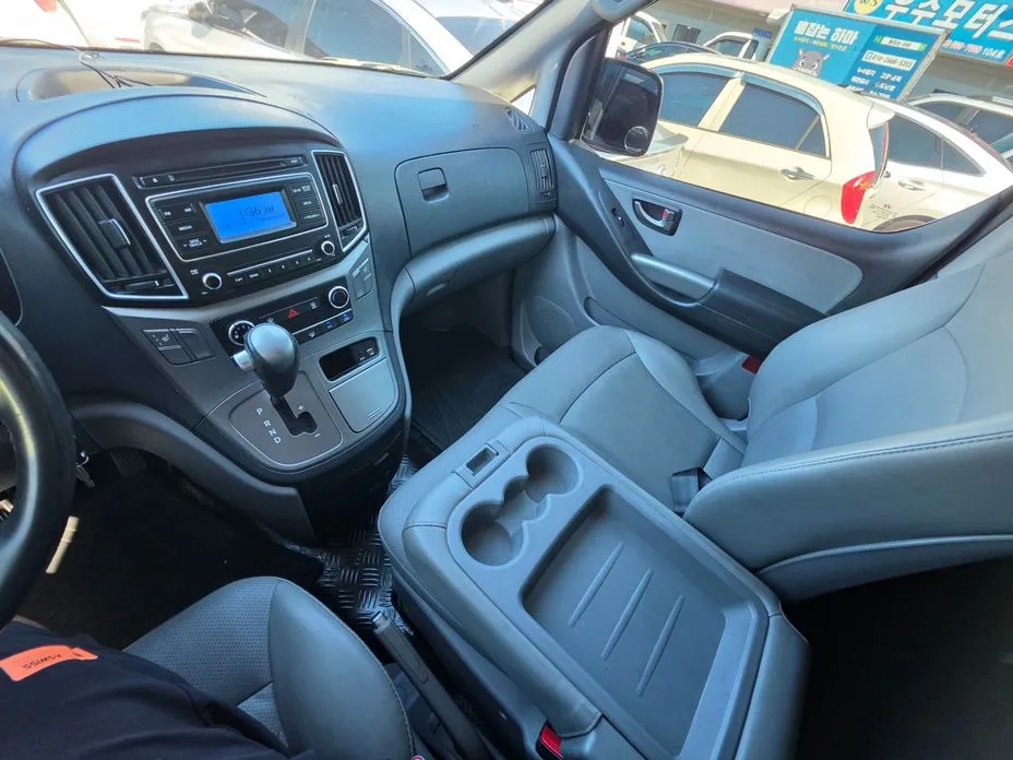Hyundai Starex