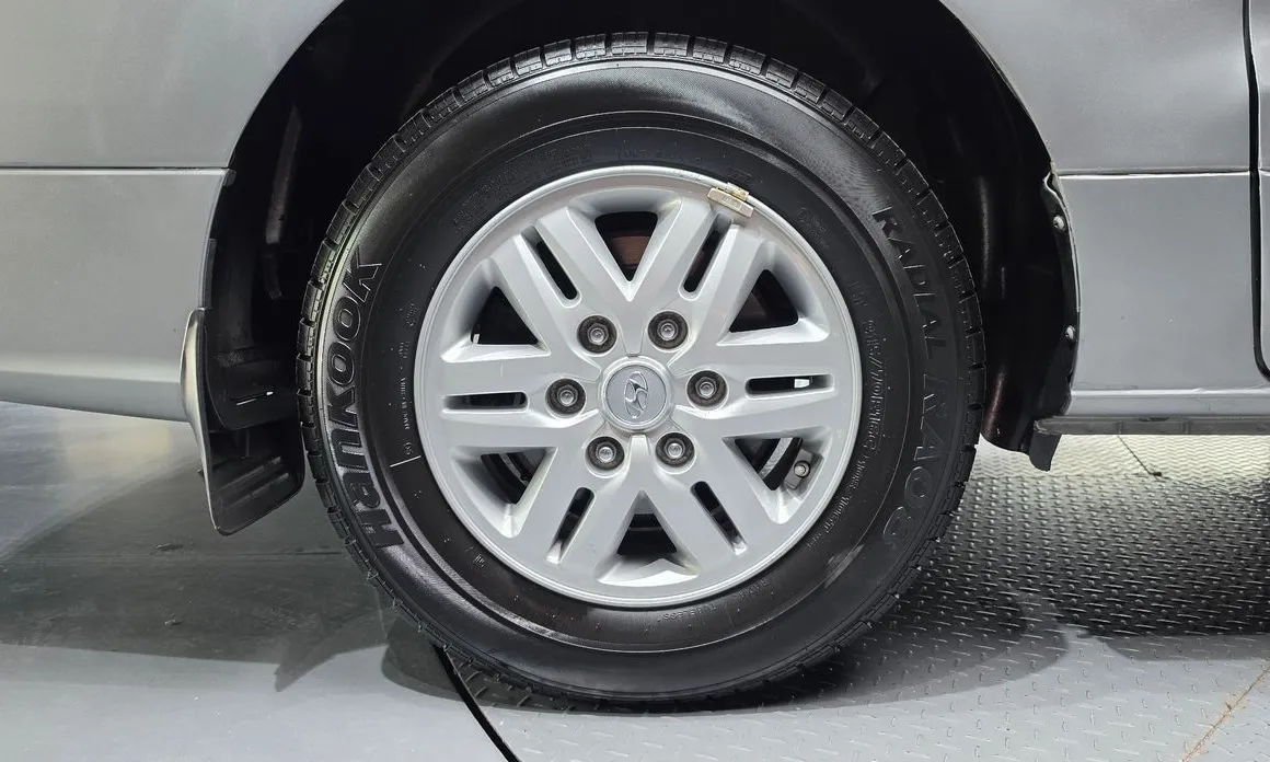 Hyundai Starex