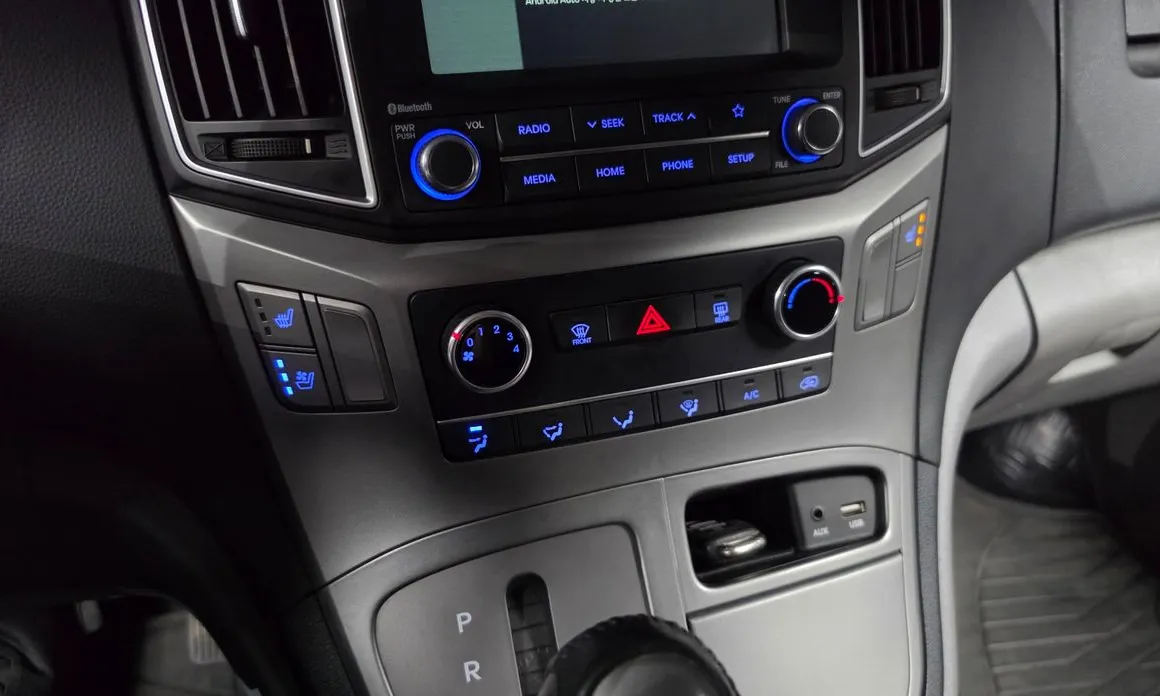 Hyundai Starex