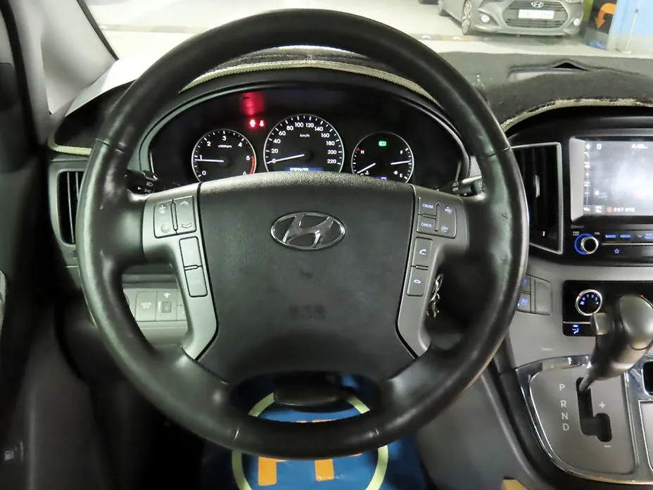 Hyundai Starex