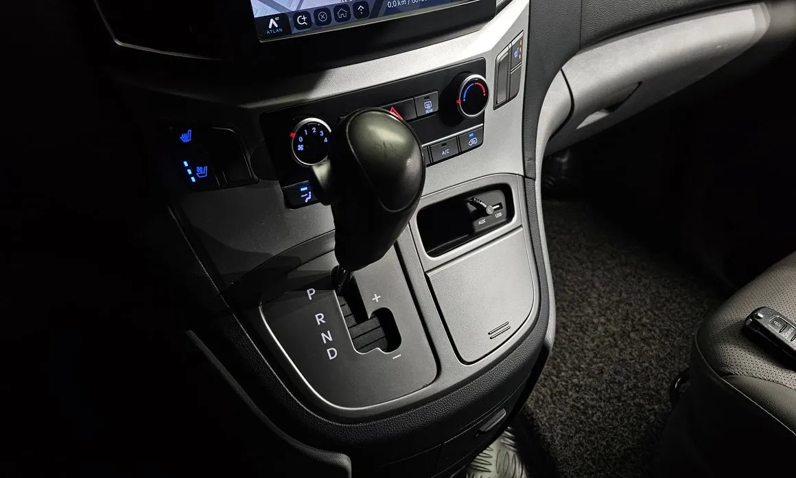 Hyundai Starex