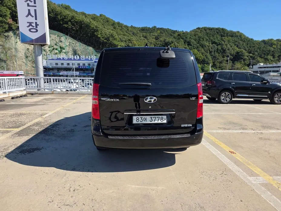 Hyundai Starex