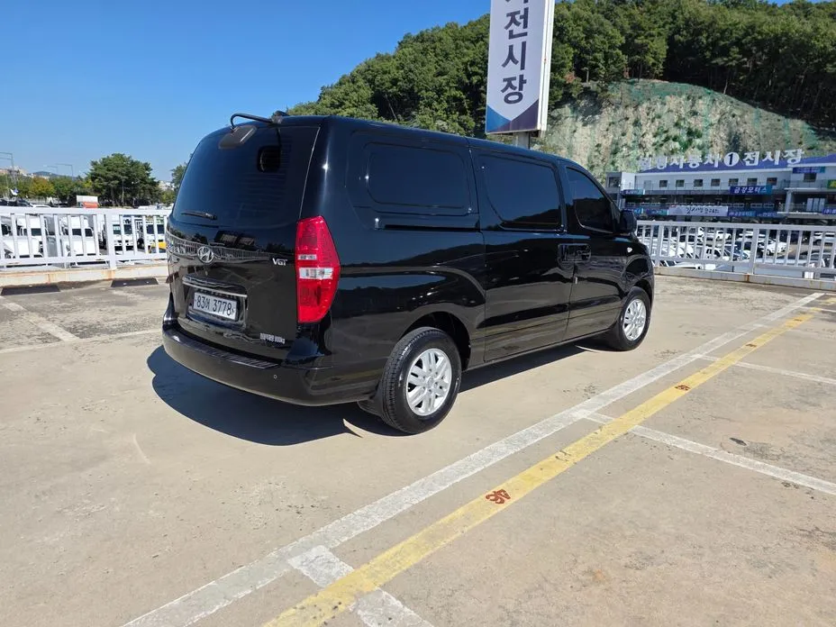 Hyundai Starex
