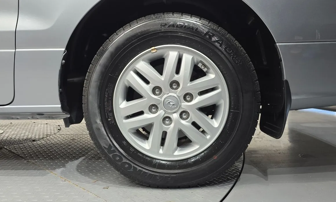 Hyundai Starex
