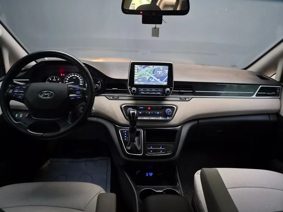 Hyundai Starex