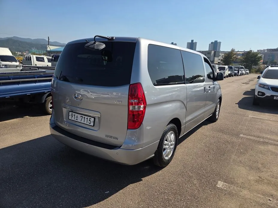 Hyundai Starex