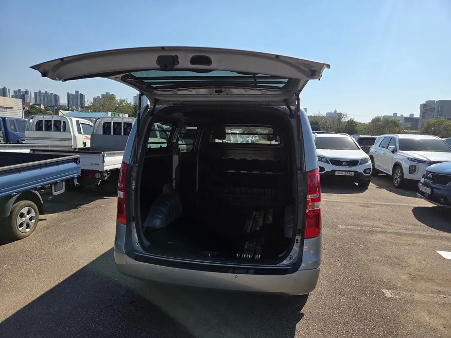 Hyundai Starex
