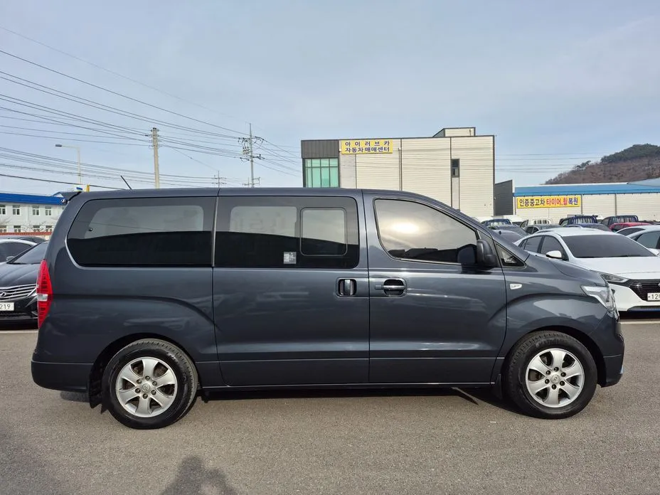 Hyundai Starex