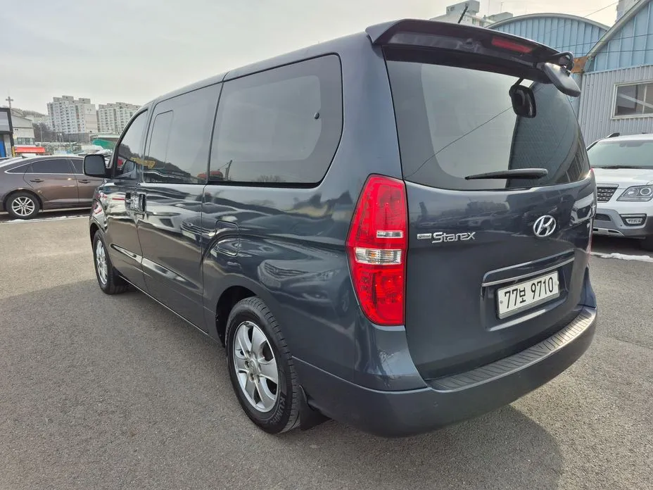 Hyundai Starex