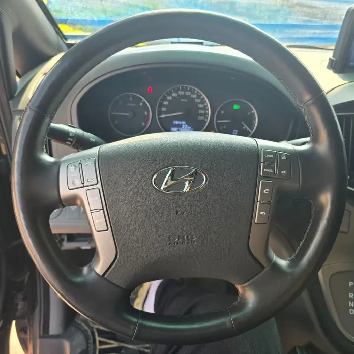 Hyundai Starex