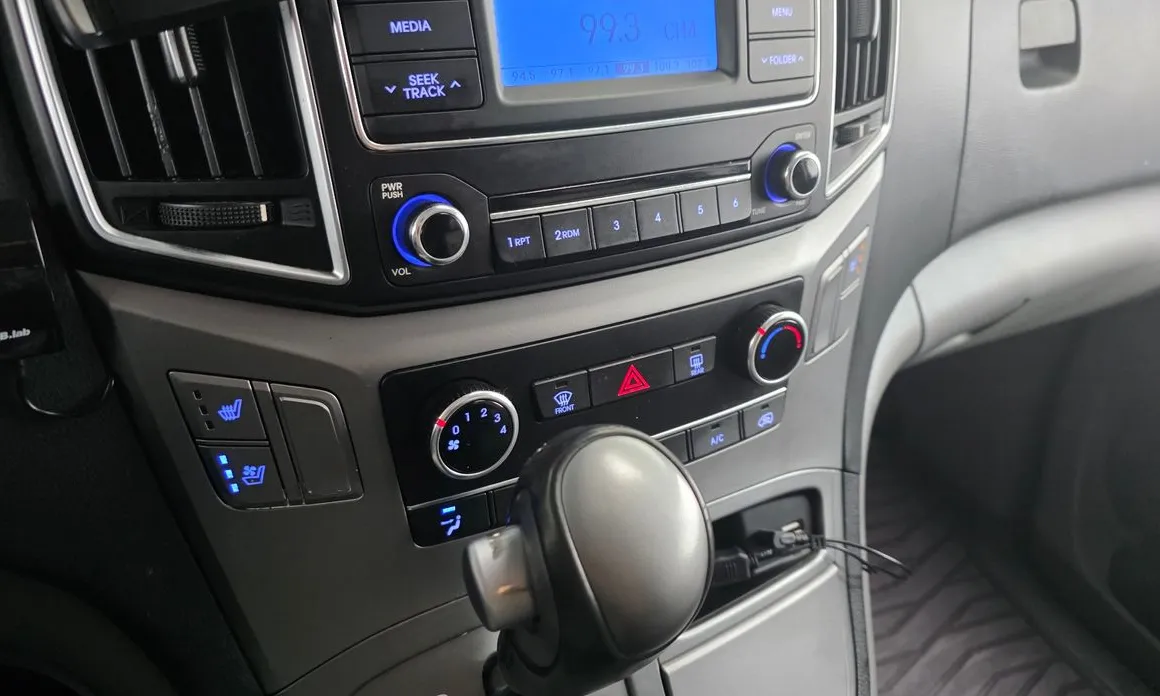 Hyundai Starex