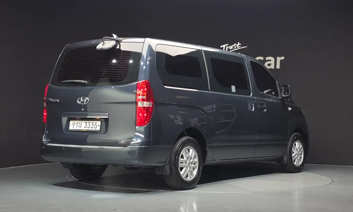 Hyundai Starex