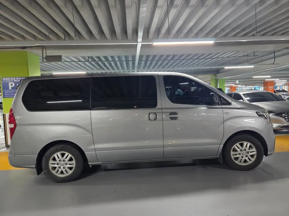 Hyundai Starex