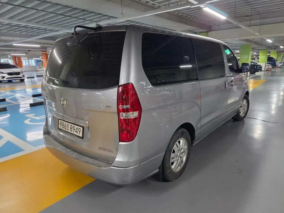 Hyundai Starex
