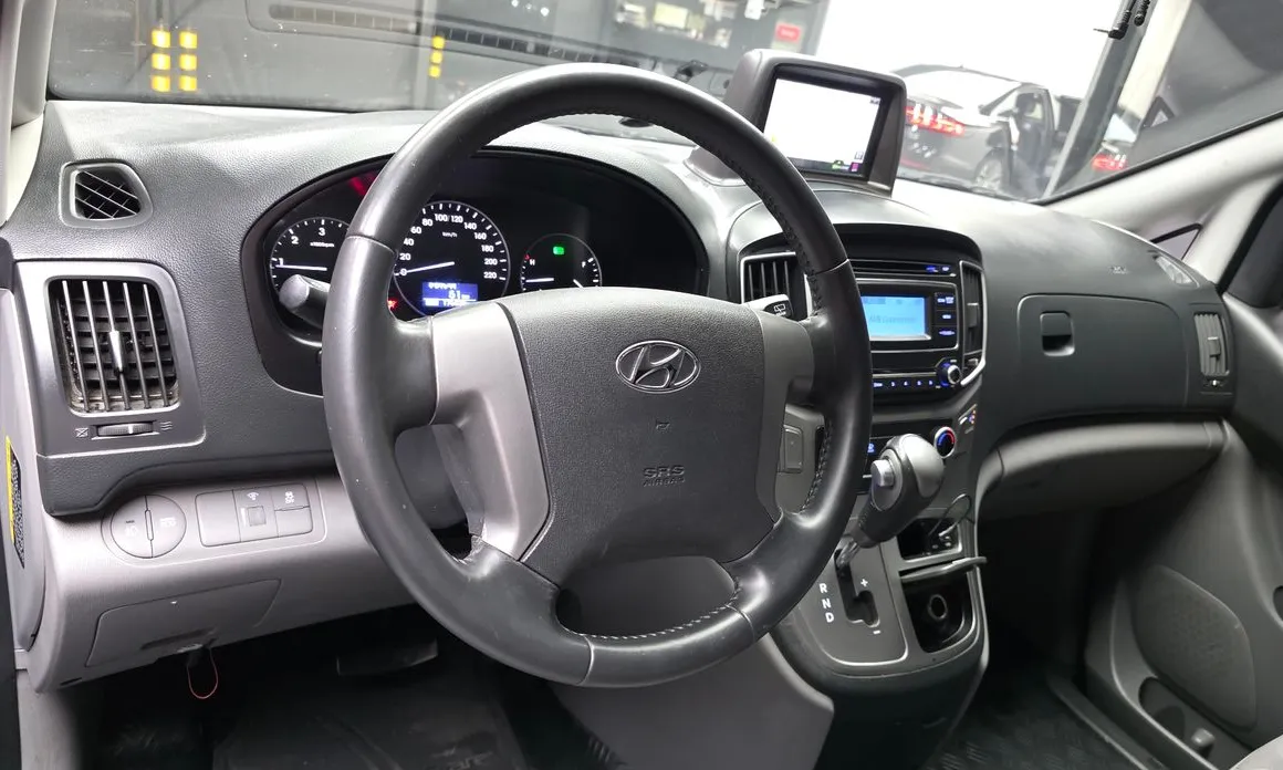 Hyundai Starex