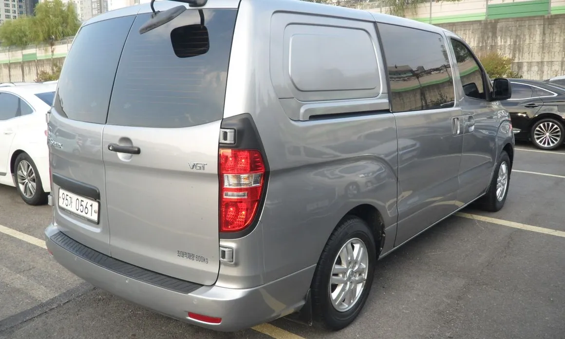 Hyundai Starex