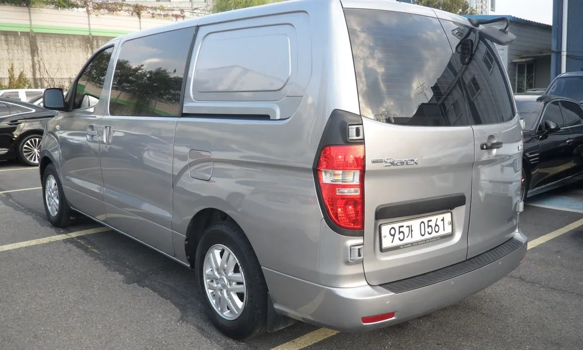 Hyundai Starex