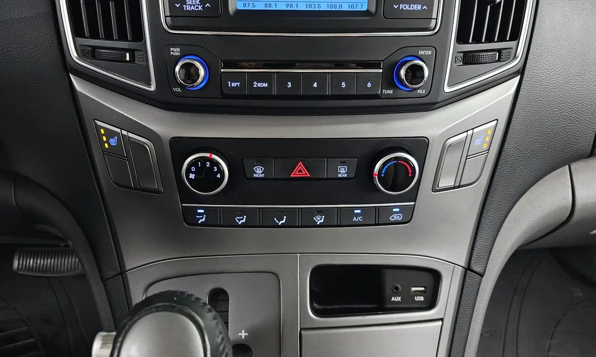 Hyundai Starex