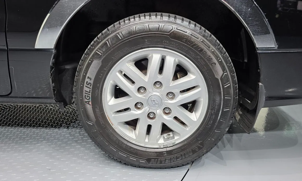 Hyundai Starex