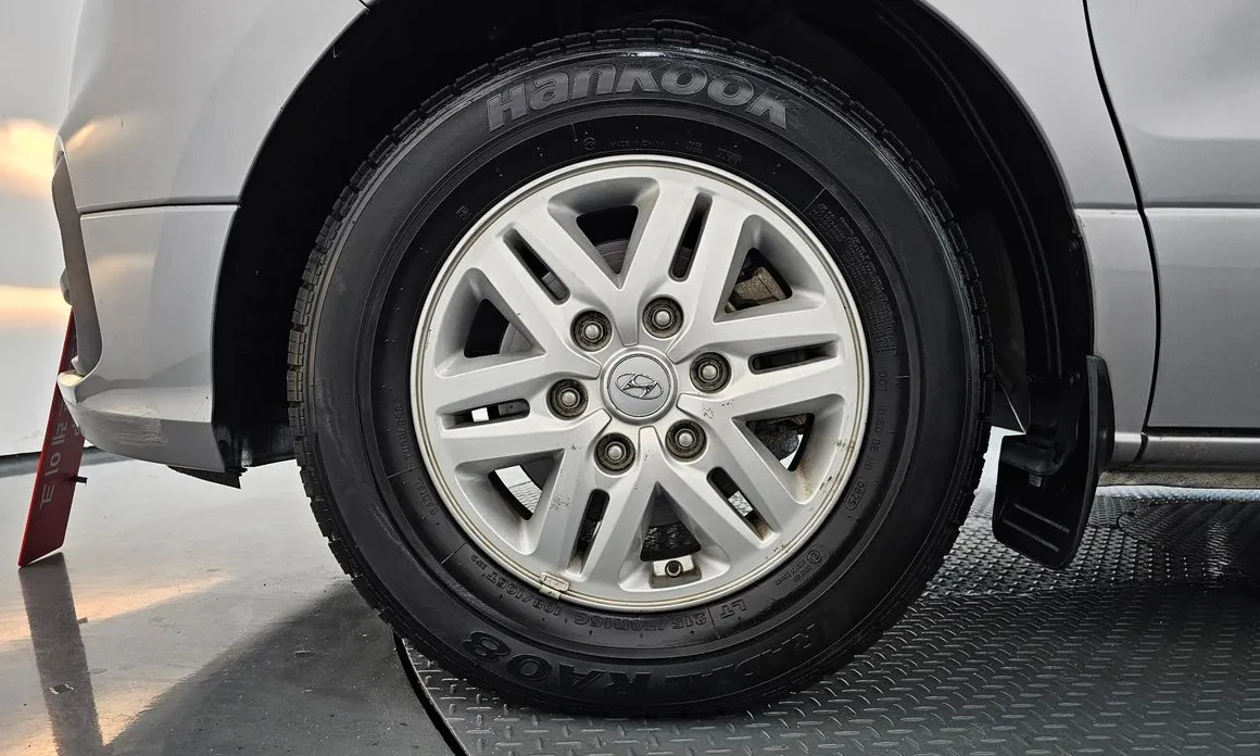 Hyundai Starex