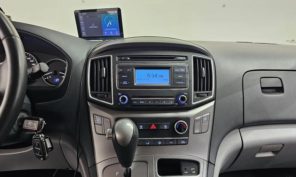 Hyundai Starex