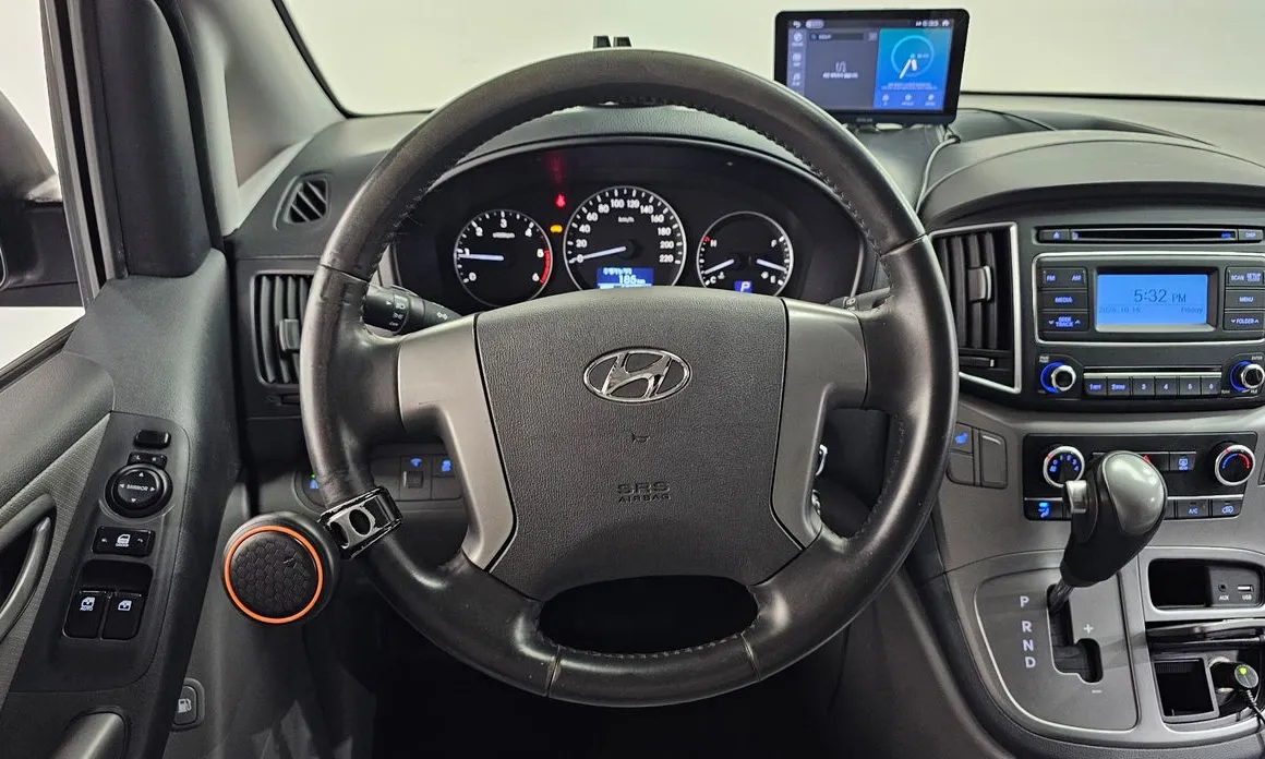 Hyundai Starex