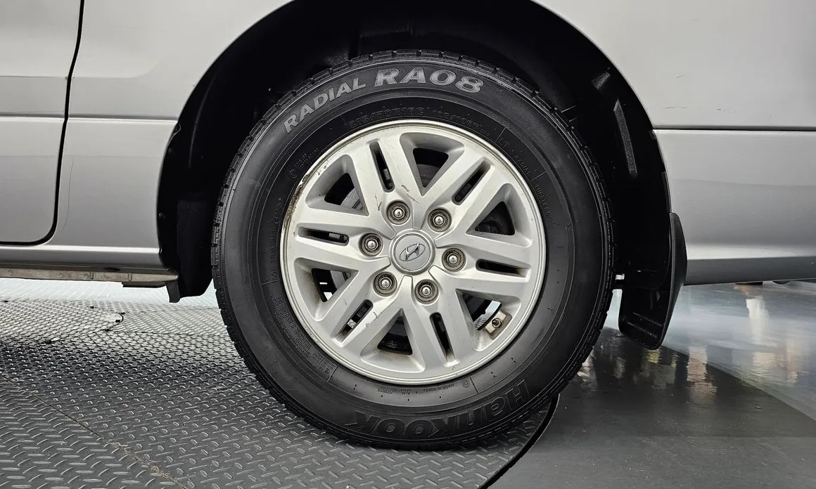 Hyundai Starex