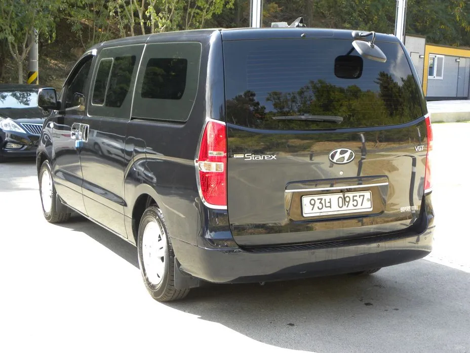 Hyundai Starex
