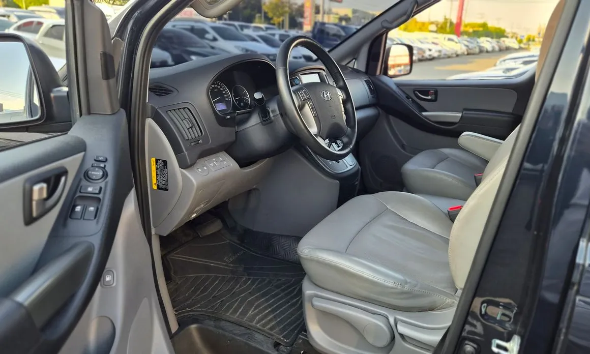 Hyundai Starex