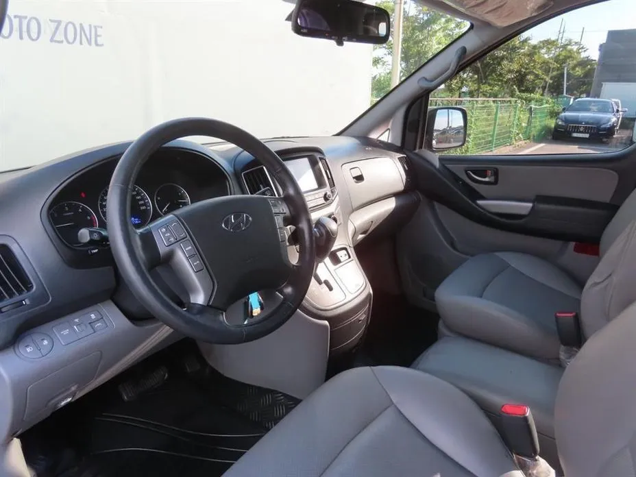 Hyundai Starex