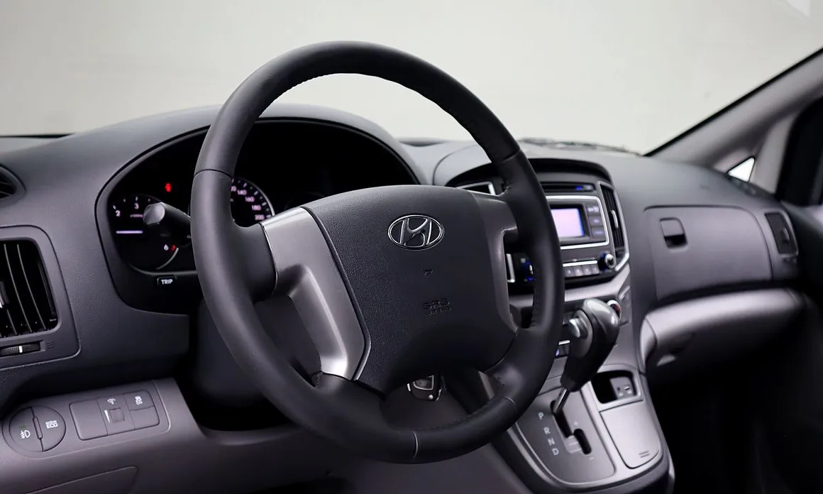 Hyundai Starex