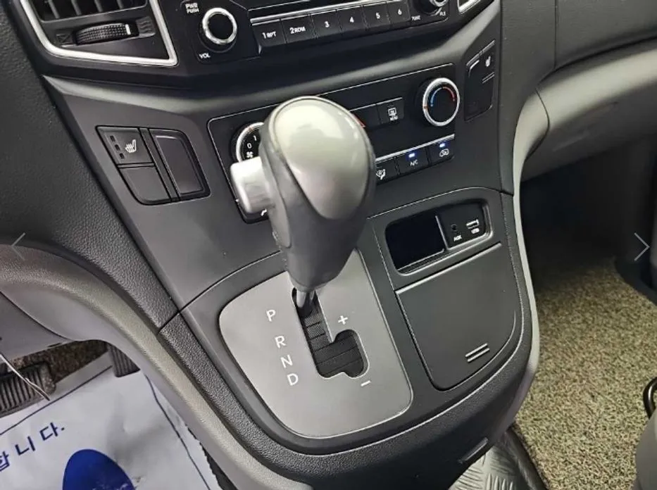 Hyundai Starex