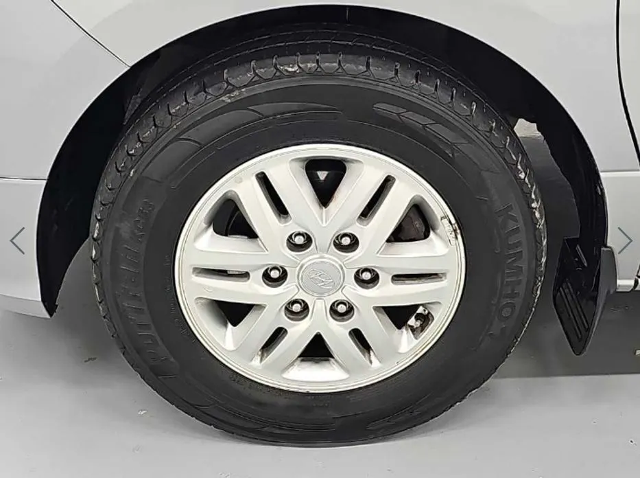 Hyundai Starex
