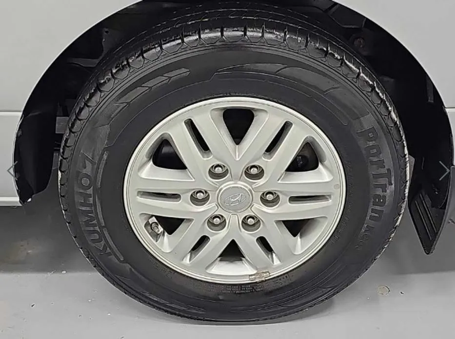 Hyundai Starex