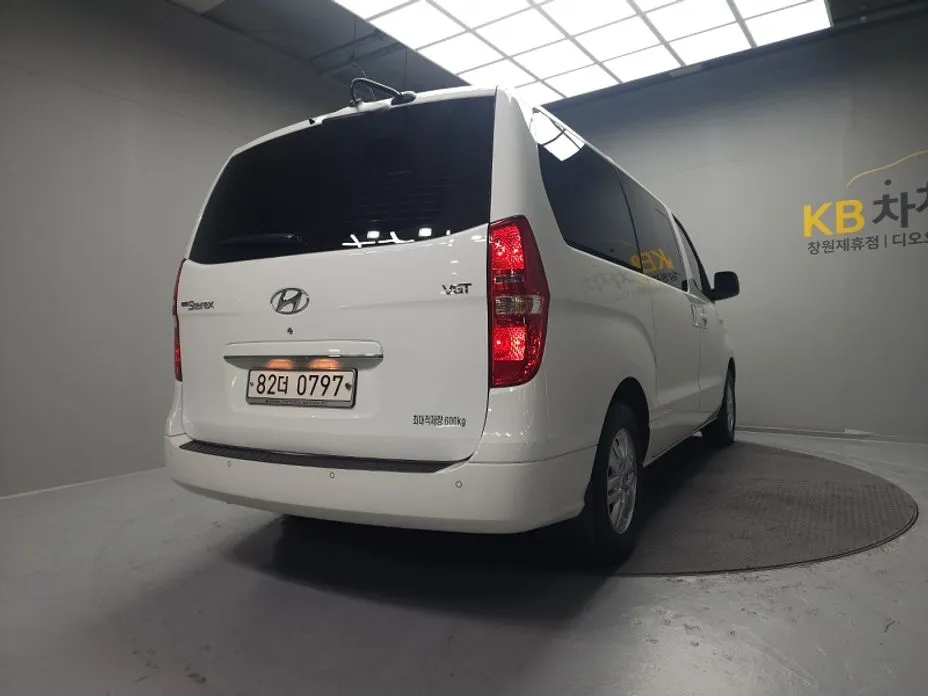 Hyundai Starex