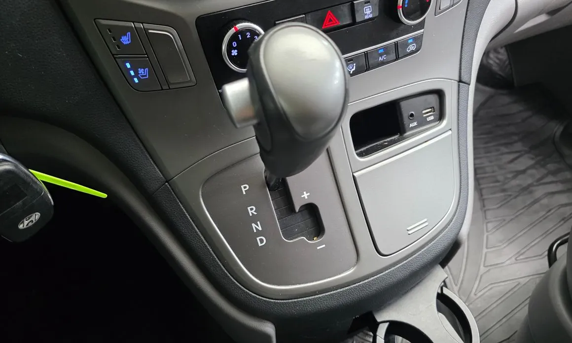 Hyundai Starex