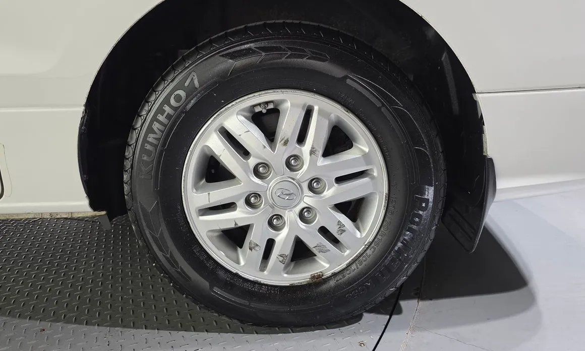 Hyundai Starex