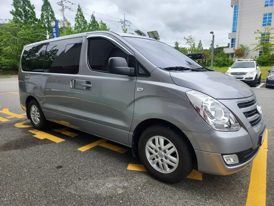 Hyundai Starex