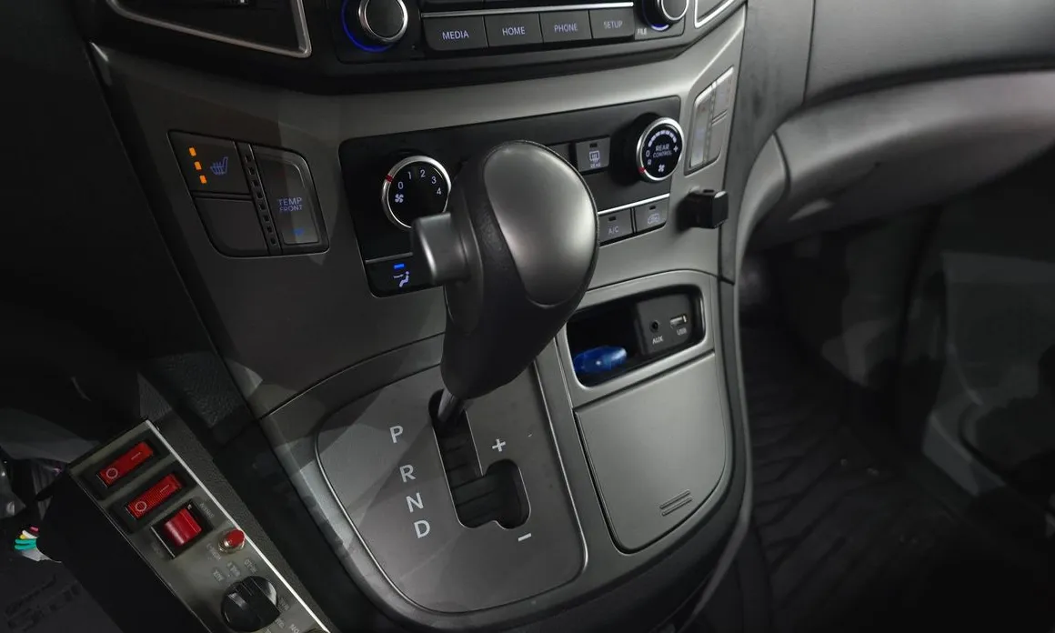 Hyundai Starex
