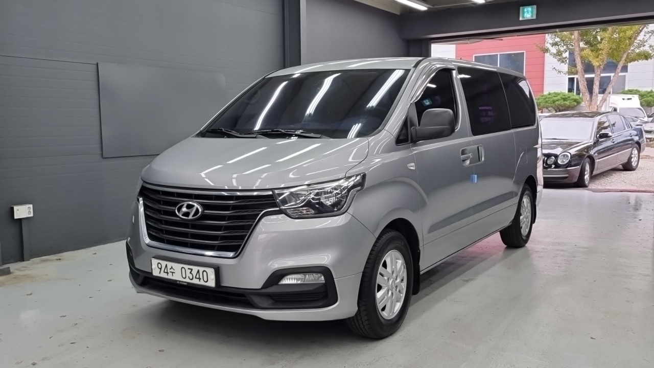 Hyundai Starex
