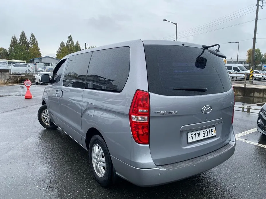 Hyundai Starex