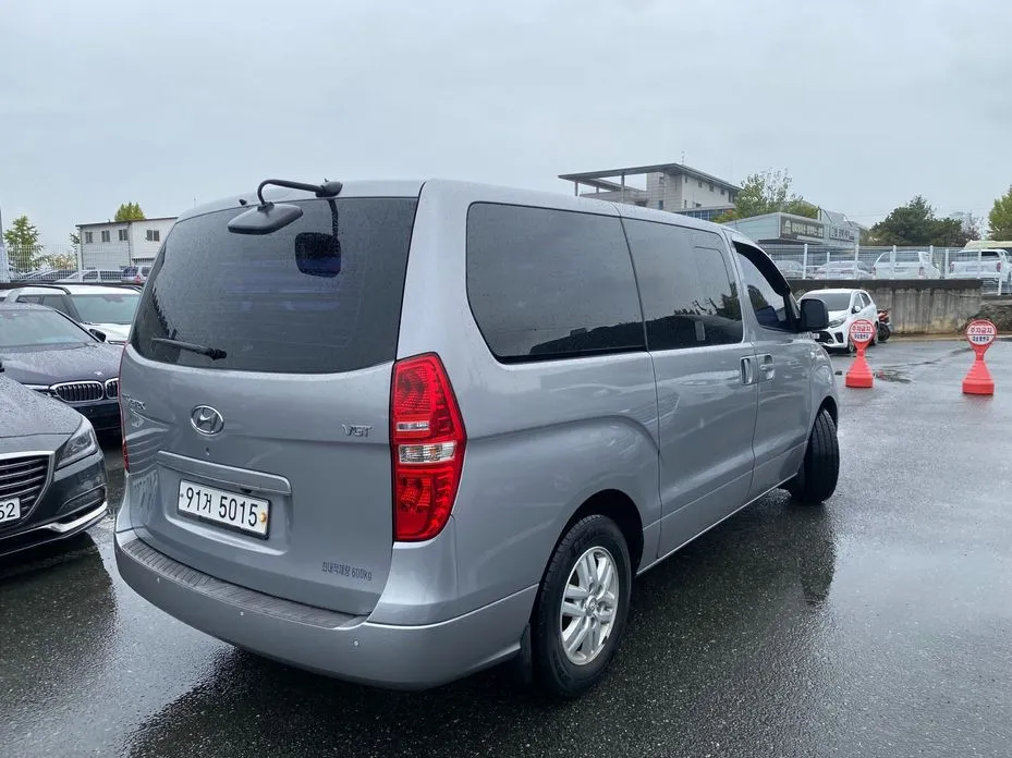 Hyundai Starex