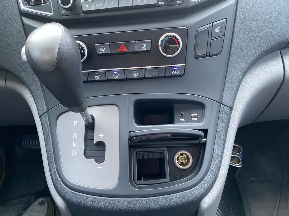 Hyundai Starex